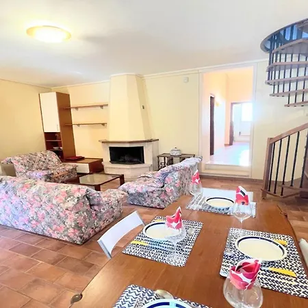 Detached Villa- Car Unnecessary - Wifi - Sleeps 10 מלון ספולטו
