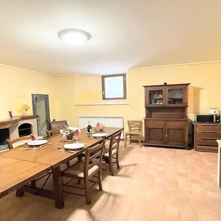 Detached Villa- Car Unnecessary - Wifi - Sleeps 10 מלון 4*