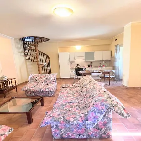 Detached Villa- Car Unnecessary - Wifi - Sleeps 10 4* ספולטו