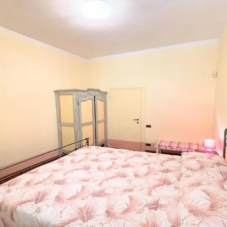 Detached Villa- Car Unnecessary - Wifi - Sleeps 10 מלון 4*