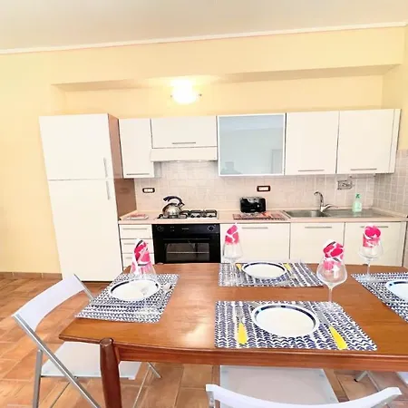 Detached Villa- Car Unnecessary - Wifi - Sleeps 10