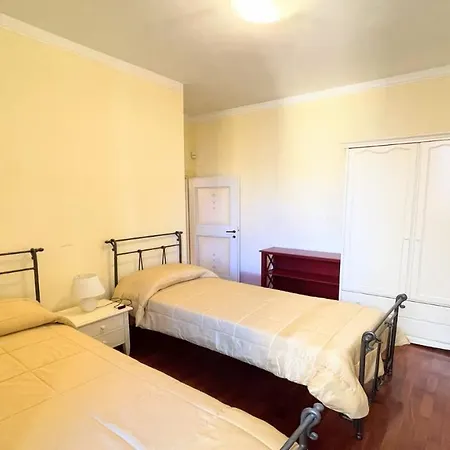 Detached Villa- Car Unnecessary - Wifi - Sleeps 10 4* ספולטו