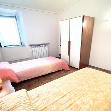 Detached Villa- Car Unnecessary - Wifi - Sleeps 10 ספולטו