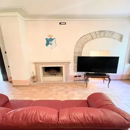 Detached Villa- Car Unnecessary - Wifi - Sleeps 10 4* ספולטו