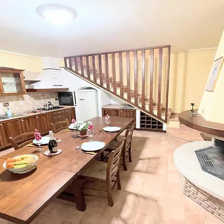 Detached Villa- Car Unnecessary - Wifi - Sleeps 10 4*