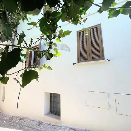 Detached Villa- Car Unnecessary - Wifi - Sleeps 10