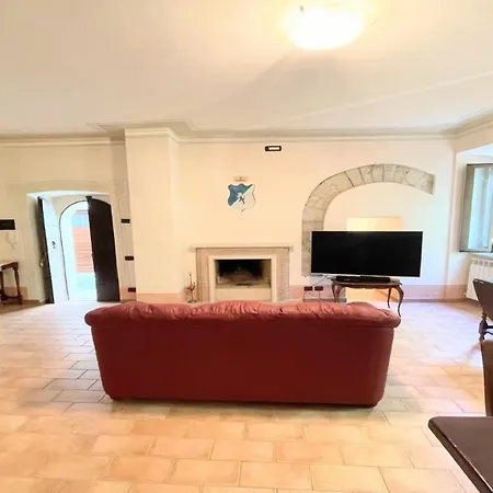 Detached Villa- Car Unnecessary - Wifi - Sleeps 10 מלון ספולטו