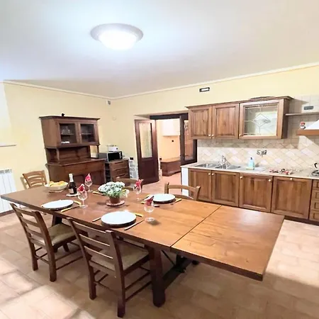 מלון Detached Villa- Car Unnecessary - Wifi - Sleeps 10 ספולטו
