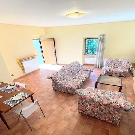 Detached Villa- Car Unnecessary - Wifi - Sleeps 10 מלון ספולטו