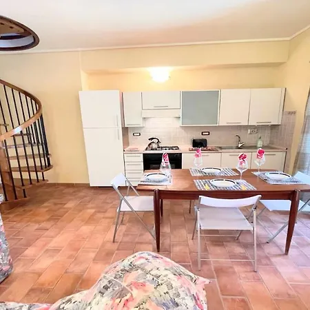 מלון Detached Villa- Car Unnecessary - Wifi - Sleeps 10 ספולטו