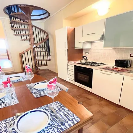 Detached Villa- Car Unnecessary - Wifi - Sleeps 10