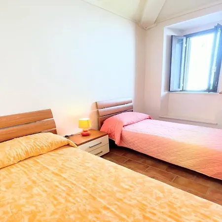 Detached Villa- Car Unnecessary - Wifi - Sleeps 10