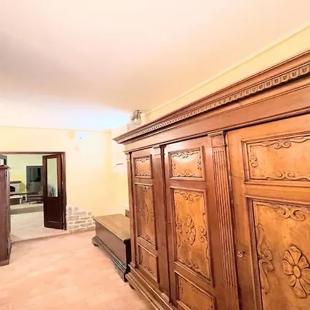 Detached Villa- Car Unnecessary - Wifi - Sleeps 10 מלון